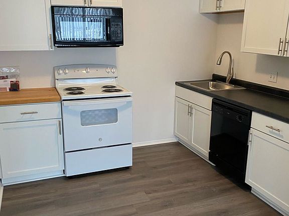 3rd image of 452 E Elmwood Ave #102