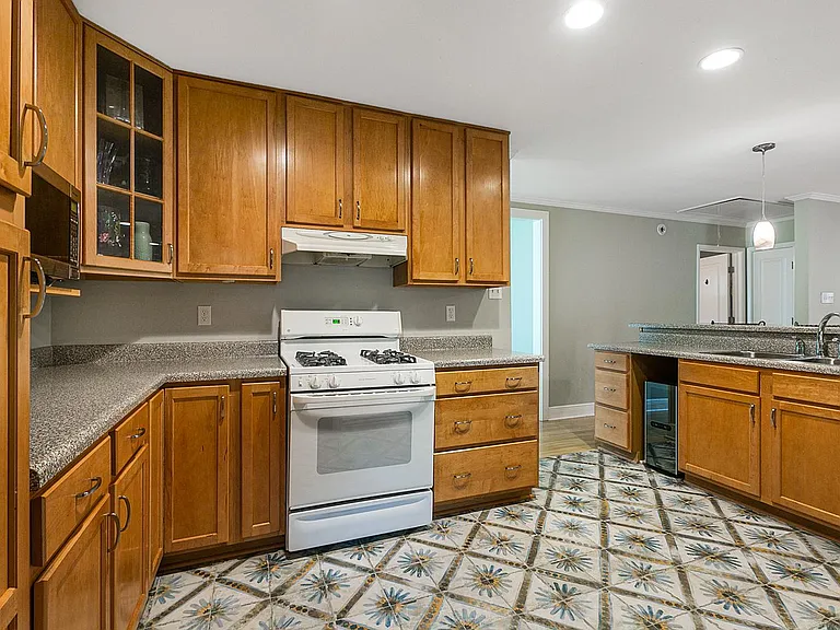 111 Camellia Dr — Photo 7