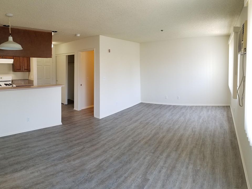 1st image of 1586 Yosemite Dr #103