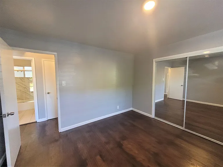 2568 Grove Way — Photo 4