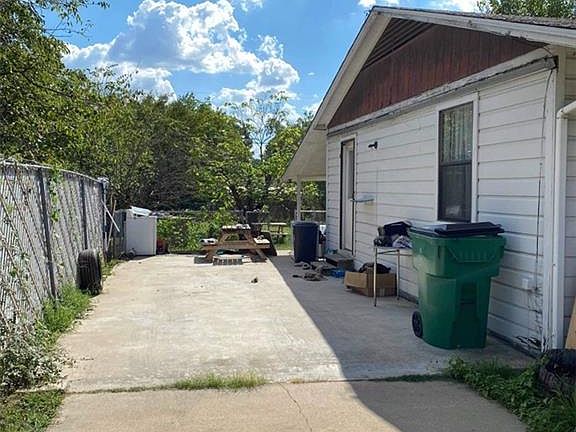 3rd image of 707 Miller St