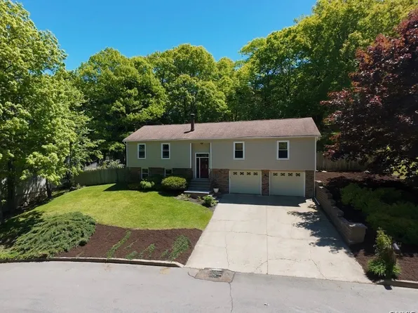 18 Pond Path, Oswego, NY 13126