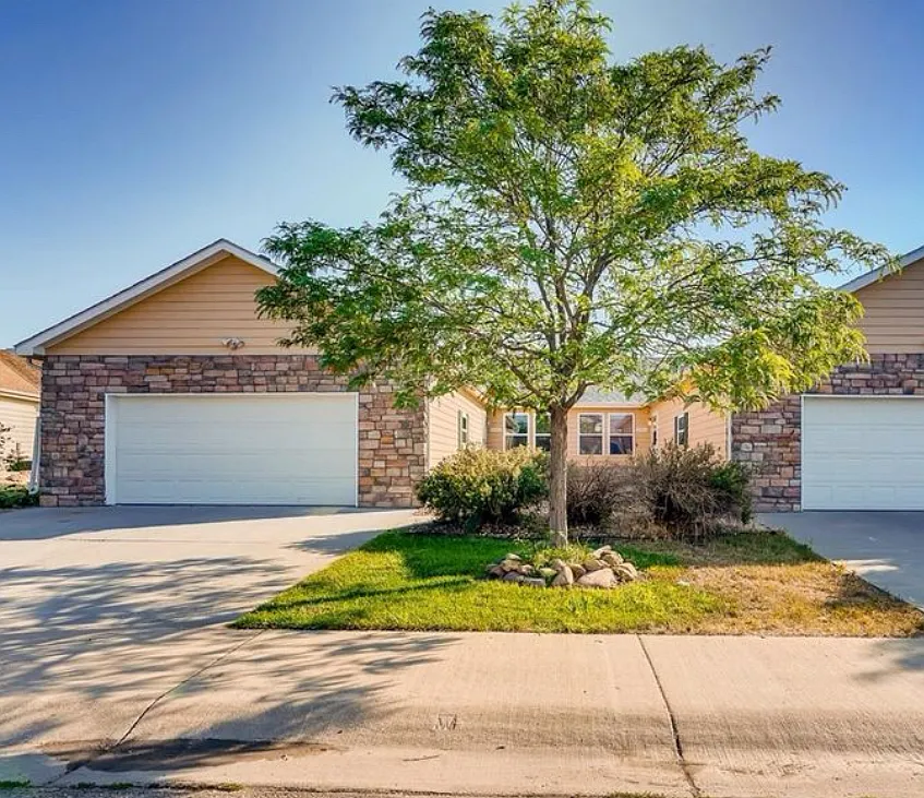 3 bed, 1325 sqft, $2,400 — Photo 1