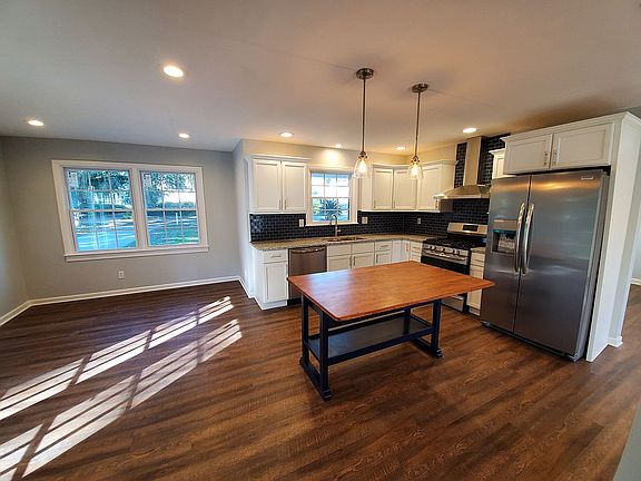 4th image of 25 Brightwater Dr