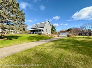 10060 Woodland Acres Dr, Grand Ledge, MI 48837