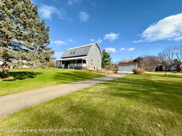 10060 Woodland Acres Dr, Grand Ledge, MI 48837