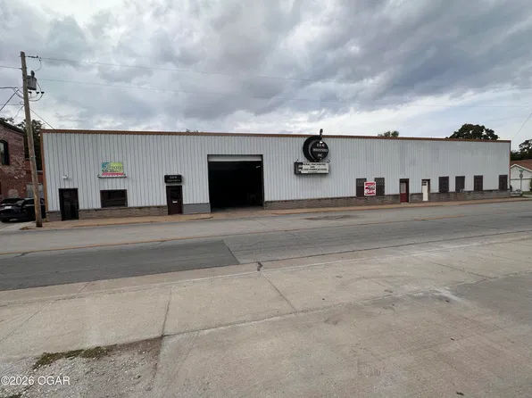 220 N Madison St, Webb City, MO 64870