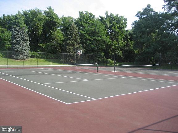 Tennis/Basketball court