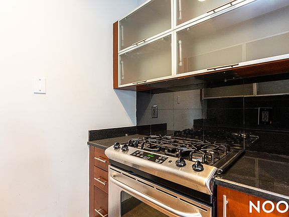 3rd image of 756 Myrtle Ave APT 3L