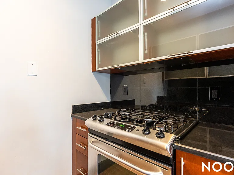 756 Myrtle Ave #3L — Photo 3