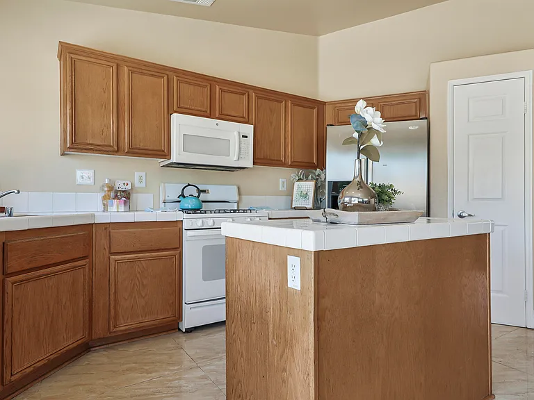 45930 Las Colinas — Photo 18