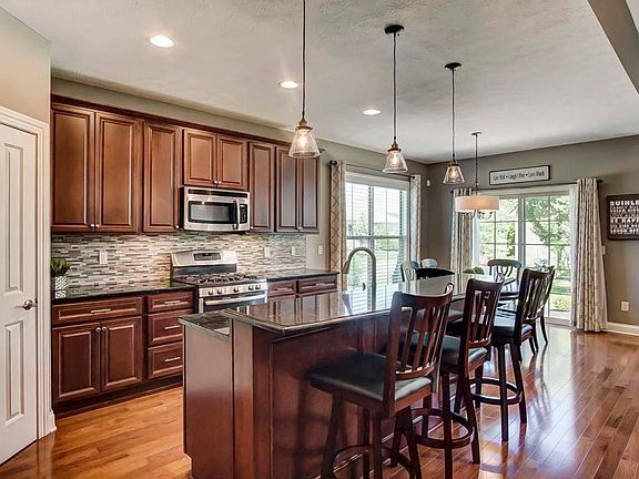 5th image of 3824 Foresta Grand Dr