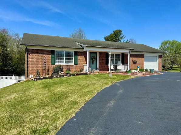 116 Country Club Ln, Galax, VA 24333