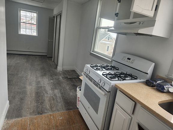 4th image of 78 Briggs Ave #2b & 3a