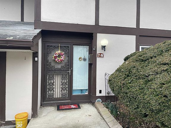 2nd image of 7 N Millholland Dr