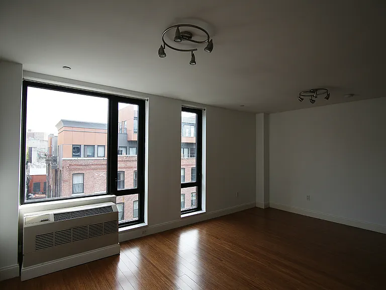 832 De Kalb Ave #4D — Photo 3
