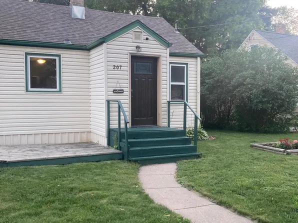 207 14th St S, Moorhead, MN 56560