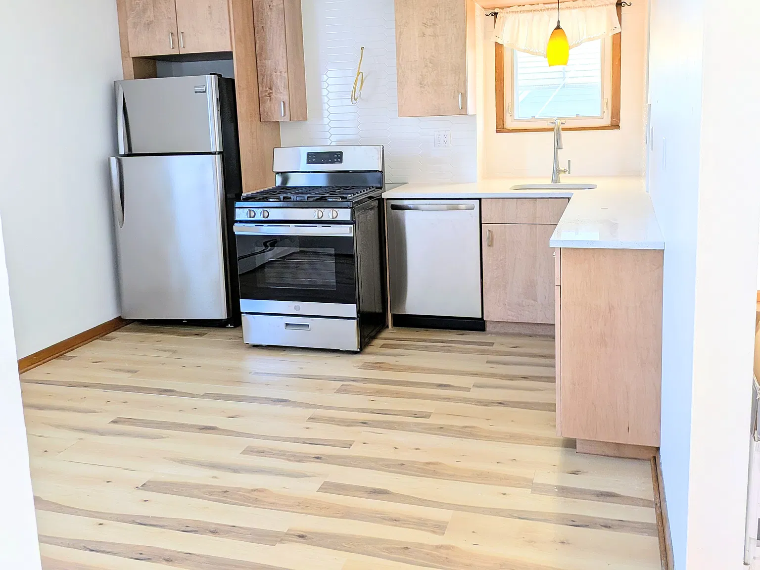 2 bed, $2,300 — Photo 4