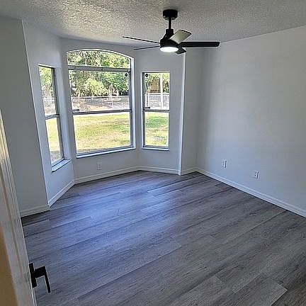 5th image of 108 Pearlwood St