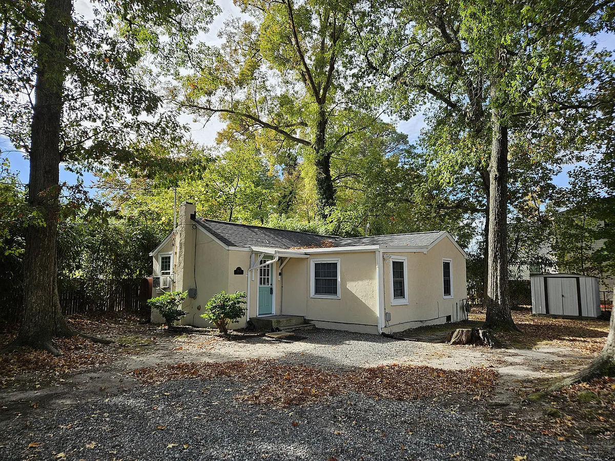 PRIVATE BUNGALOW - 259A Lasalle Ave