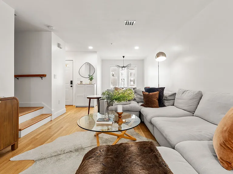 123 Tudor St — Photo 6