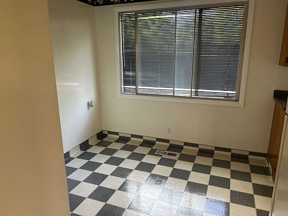 5th image of 128 Fowler Ave #Up