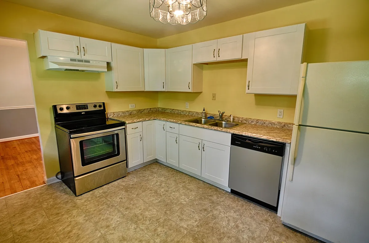 Building Photo - 406 Hickory Dr
