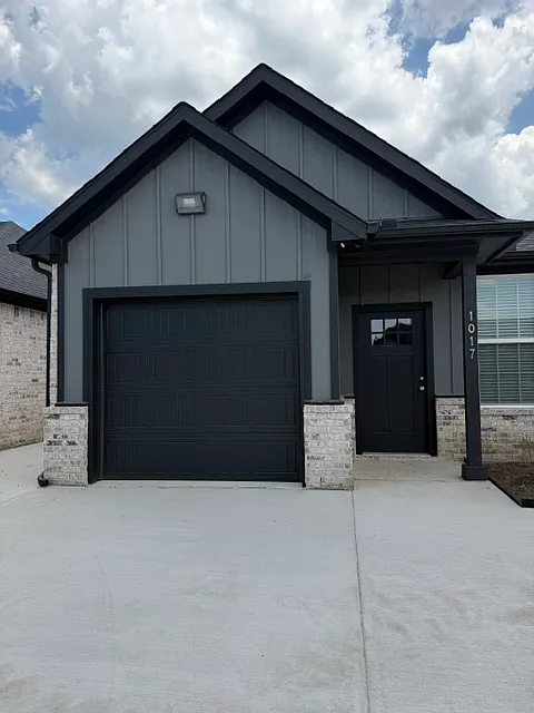 2 bed, 1168 sqft, $1,695 — Photo 1
