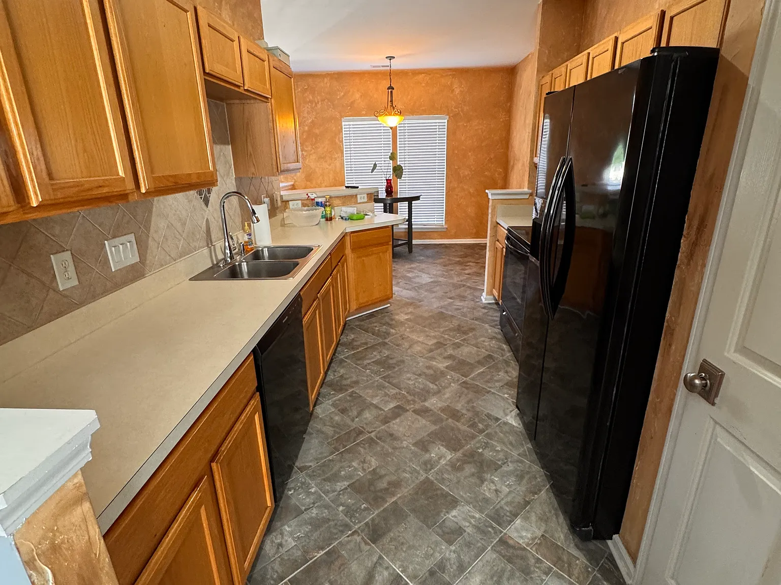 3 bed, 3.5 bath, 2260 sqft, $2,300 — Photo 3