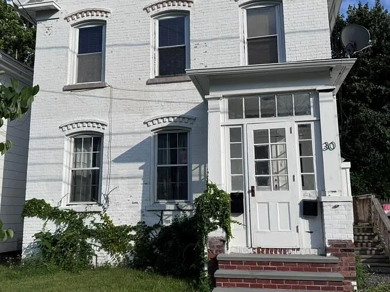 30 Henry St — Photo 1