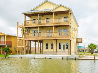 111 Channelview Rd, Rockport, TX 78382