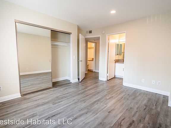 4th image of 1031 N Orange Grove Ave #101