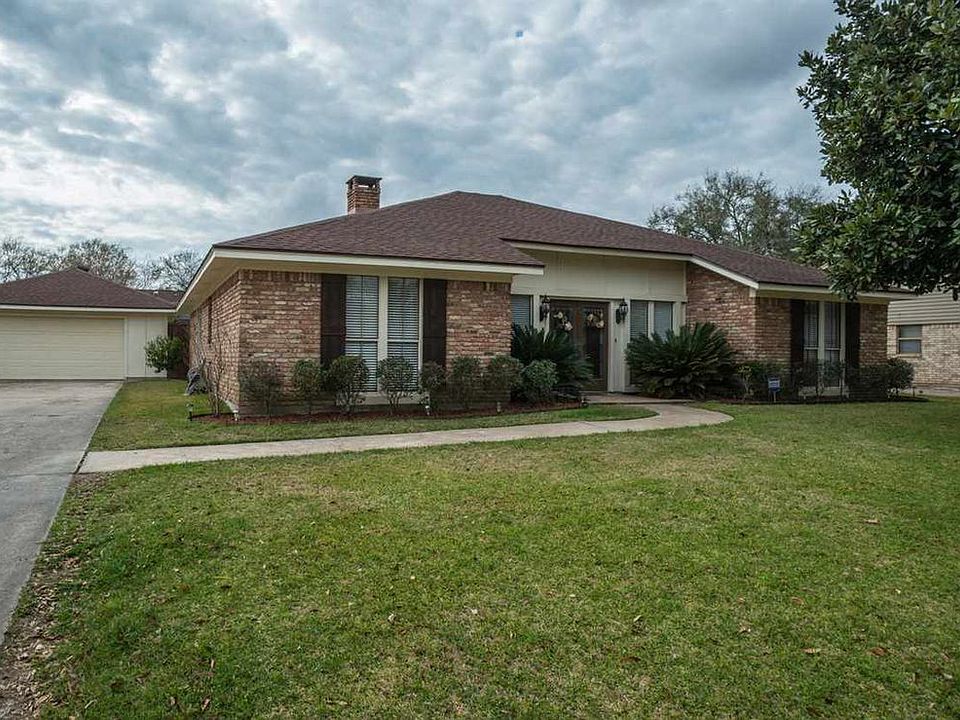 1st image of 885 Monterrey Dr