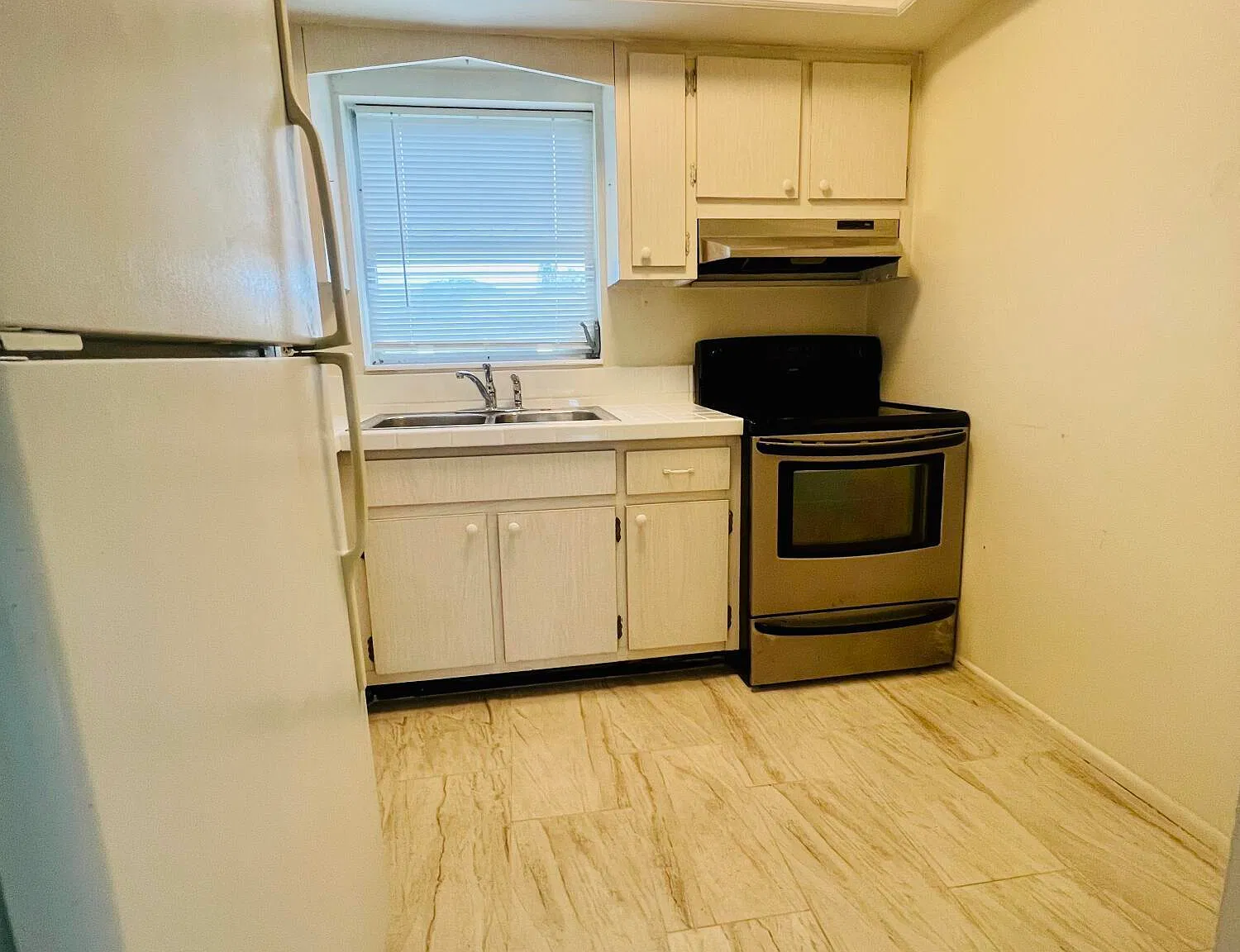 1 bed, 1.0 bath, 611 sqft, $1,300 — Photo 3