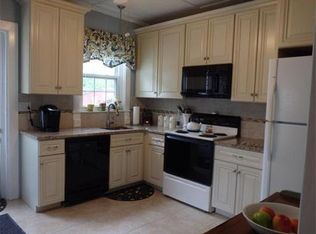 30 Mendon St, Blackstone, MA 01504