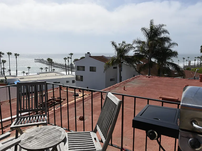 515 Monterey Ln — Photo 9