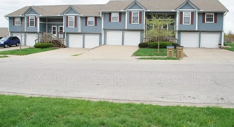 403 S Sunrise Dr — Photo 1