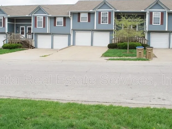 403 S Sunrise Dr, Raymore, MO 64083
