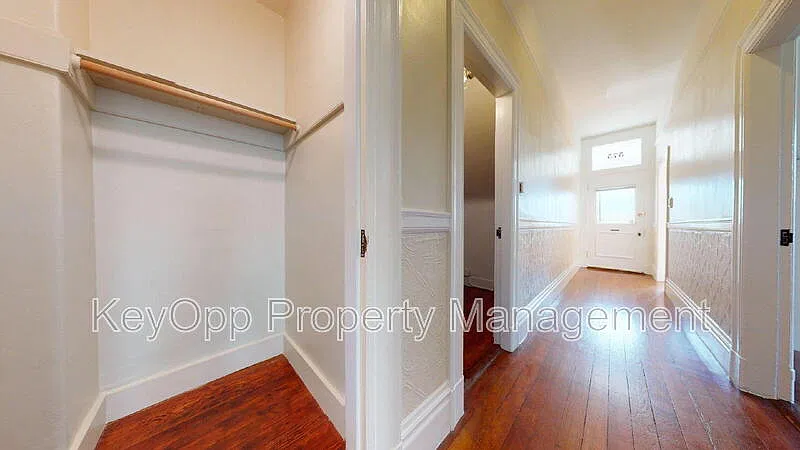 2 bed, 1.0 bath, 1140 sqft, $6,495 — Photo 3
