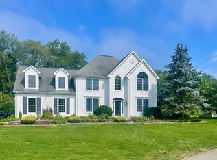 61 Brookview Ct, Groton, CT 06340