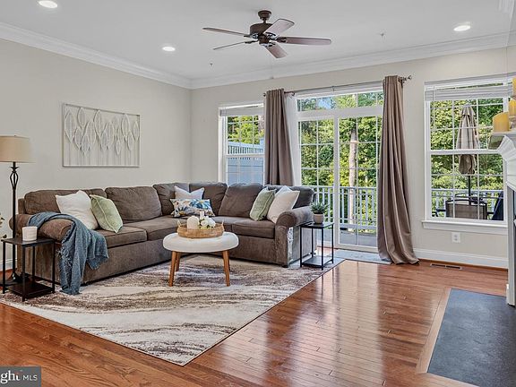 3rd image of 376 Buckeye Cir