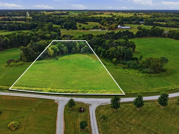 47 Meadow Lake Ln, Fayette, MO 65248