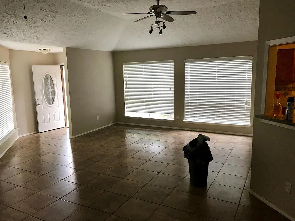 16254 Indian Mill Drive — Photo 2