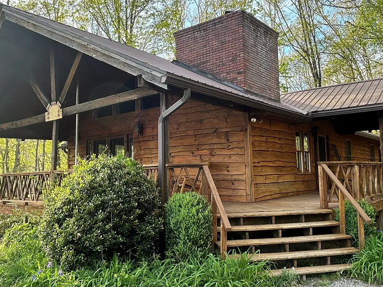 240 Rose Ln — Photo 1