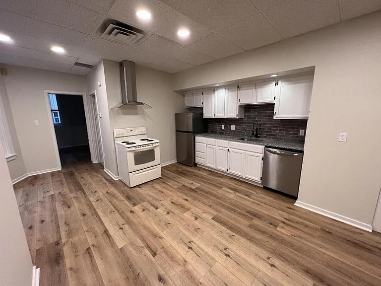 19 N 4th St #2R — Photo 15