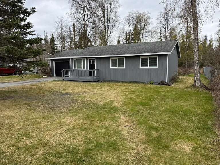 131 S Henrich St — Photo 3