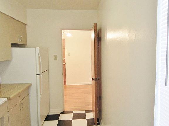 4th image of 670 N Pearl St