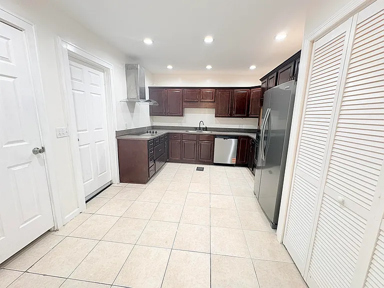 212 Barbourville Dr — Photo 8