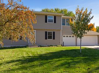 4392 Sandstone Dr, Eagan, MN 55122