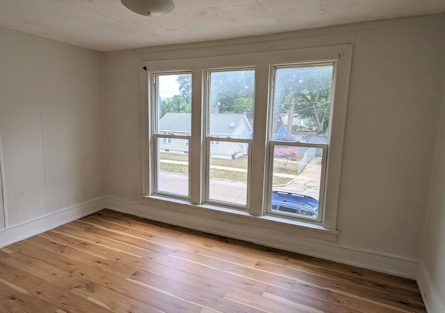 121 E Holbrook Avenue — Photo 3